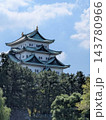 外堀と木々に囲まれた名古屋城 143780966