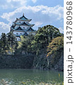 外堀と木々に囲まれた名古屋城 143780968