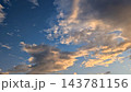 夕日に染まる雲 143781156