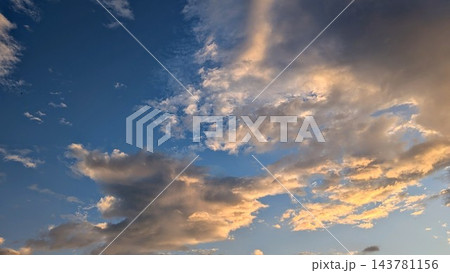 夕日に染まる雲 夕日に染まる雲 143781156