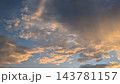 夕日に染まる雲 143781157