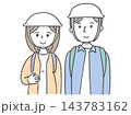 災害時に避難する妊婦と夫のイラスト 143783162