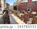 【ポーランド】　【ワルシャワ】　ワルシャワ歴史地区　街並み　レストラン　カフェ 143783533