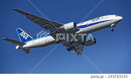 全日空(ANA)のボーイング777-200型旅客機 143783535