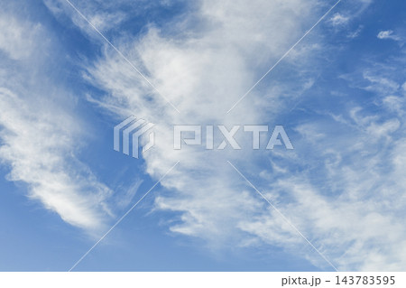 秋の空と雲 143783595