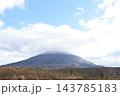 秋の晴れた空と山 秋の晴れた空と山 143785183