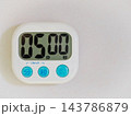 5分に設定されたキッチンタイマー 5分に設定されたキッチンタイマー 143786879