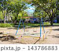 明るい公園のブランコ 明るい公園のブランコ 143786883