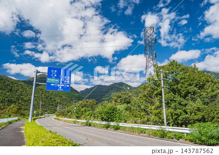 比良山の麓へ続く道　県道322号線　比良山線　滋賀県大津市 143787562