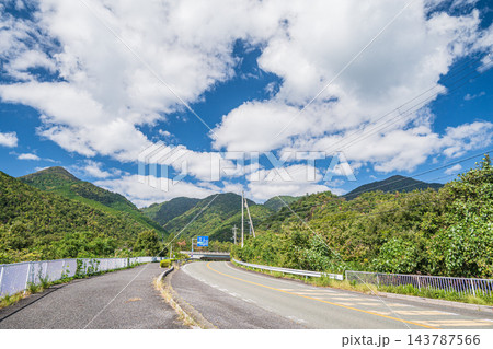 比良山の麓へ続く道 県道322号線 比良山線 滋賀県大津市 比良山の麓へ続く道 県道322号線 比良山線 滋賀県大津市 143787566