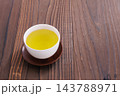 注がれた緑茶 143788971