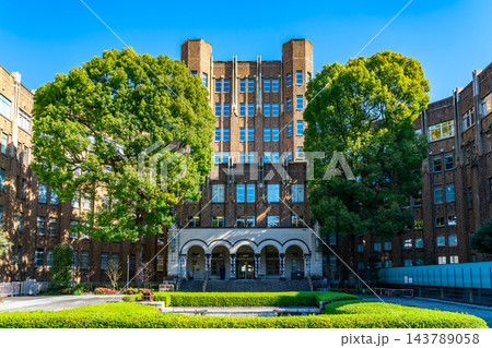 【東京都】爽やかな青空が広がる港区立郷土歴史館 【東京都】爽やかな青空が広がる港区立郷土歴史館 143789058