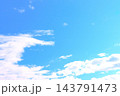 青空と白い雲・背景素材 143791473