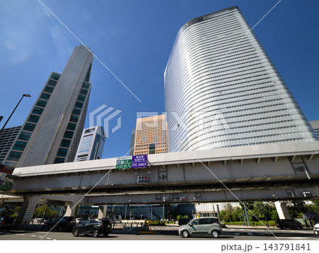 汐先橋交差点と汐留の高層ビル街　東京都 143791841