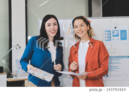 team of UI UX web designer are working together to develop mobile responsive websites with UI UX front end designer previews team of UI UX web designer are working together to develop mobile responsive websites with UI UX front end designer previews 143791924