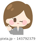 スーツを着たボブヘアの女子（ピース） 143792379