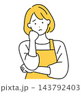 悩んで考え込む主婦の女性イラスト 143792403
