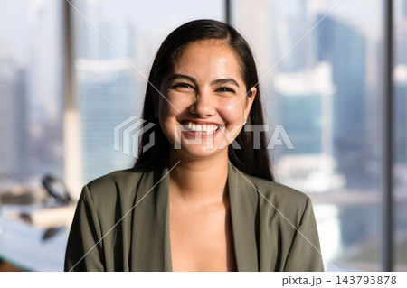 Mexican woman posing against cityscape downtown high-rise buildings Mexican woman posing against cityscape downtown high-rise buildings 143793878