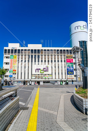 【神奈川県】爽やかな青空が広がる戸塚駅の東口 143794819