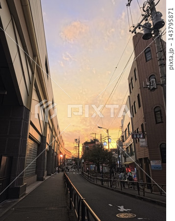 都内の夕暮れ 143795871