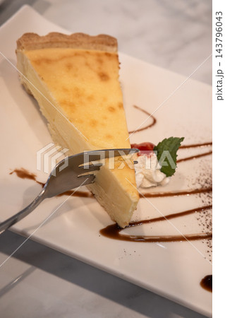 チーズケーキ チーズ 塔 143796043