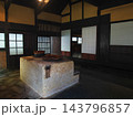美濃地屋敷の釜戸のある土間 美濃地屋敷の釜戸のある土間 143796857