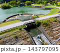 宮ヶ瀬湖畔園地の風景　水の郷大つり橋からみた眺望 143797095