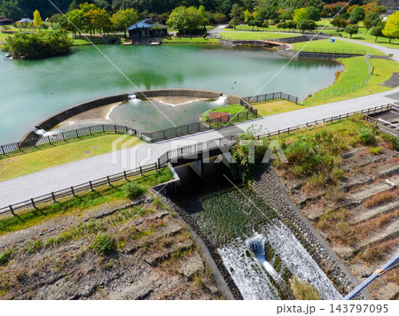 宮ヶ瀬湖畔園地の風景 水の郷大つり橋からみた眺望 宮ヶ瀬湖畔園地の風景 水の郷大つり橋からみた眺望 143797095