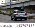 ドイツ製の高級クロスオーバーSUV車両 143797487