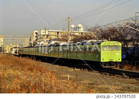 1996年　大和路線を走る103系普通電車6両 143797520