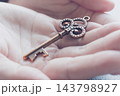 未来を開くアンティークの鍵 143798927