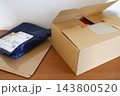 ネット通販で届いた宅配便の荷物 143800520