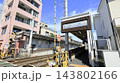 東急世田谷線の世田谷駅、下高井戸方面ホームとその出入口 143802166