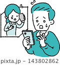 家族の泣きつきの電話に驚き焦るシニア男性のイラスト 143802862