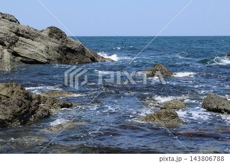 庄内海岸の岩場風景 143806788