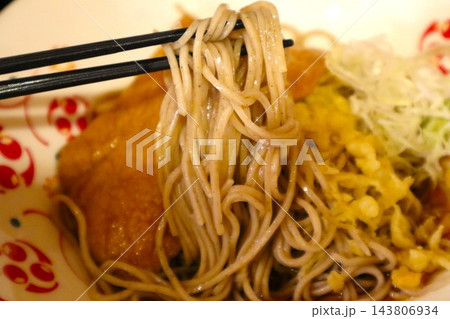 冷たいお蕎麦 143806934