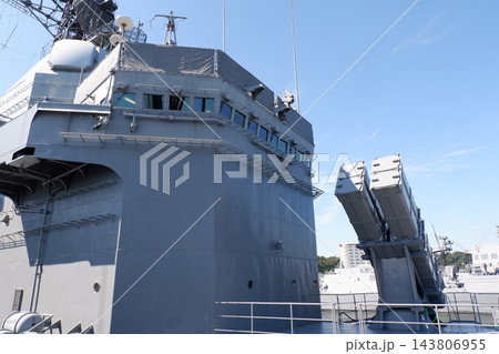 試験艦あすかに搭載された12式地対艦誘導弾能力向上型 143806955