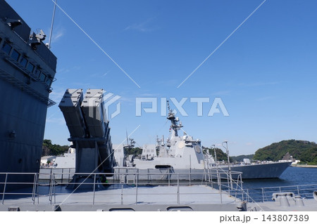 試験艦あすか搭載の12式地対艦誘導弾能力向上型と護衛艦まや 143807389