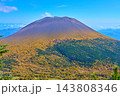 秋の長野県小諸市の浅間外輪山の黒斑山から浅間山(前掛山)を見る 143808346