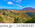 秋の長野県小諸市の浅間外輪山の黒斑山から浅間山(前掛山)、蛇骨岳方面を見る 143808385