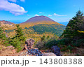 秋の長野県小諸市の浅間外輪山のトーミの頭付近から浅間山(前掛山)、仙人岳方面を見る 143808388