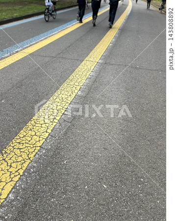 マラソン 走行道路 公園 自転車道 マラソン 走行道路 公園 自転車道 143808892