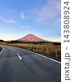 富士山と道路 143808924
