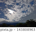 山にかかる雲 143808963