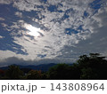 山にかかる雲 143808964