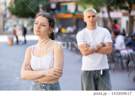Angry interlocutors ignore each other, turn away in different directions. Husband and wife are in silent confrontation. Angry interlocutors ignore each other, turn away in different directions. Husband and wife are in silent confrontation. 143809617