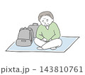 避難所で一人孤独に過ごす高齢男性のイラスト 143810761