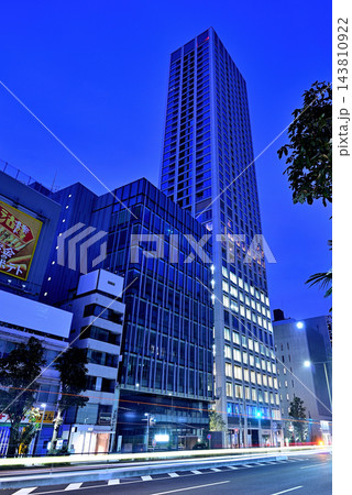 東京南青山に誕生したミクストユースタワー 表参道グリッドタワーの夜明け 東京南青山に誕生したミクストユースタワー 表参道グリッドタワーの夜明け 143810922