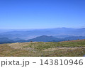 綺麗な稜線が見える山々の景色 143810946