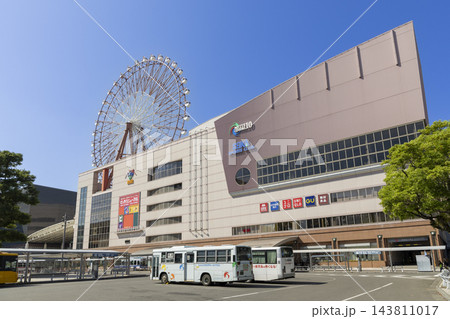 鹿児島市のJR九州鹿児島中央駅東口の風景 鹿児島市のJR九州鹿児島中央駅東口の風景 143811017